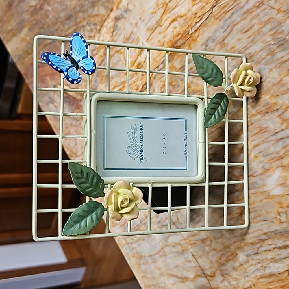 DENNIS EAST Metal Decorative Picture Frame. 2.5" x 3.5"